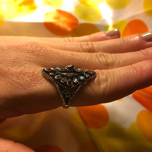 Solemn Carved Pattern Inlaid Crystal Ring - Picture 3 of 6